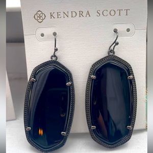 Kendra Scott Black Danielle set in gunmetal.